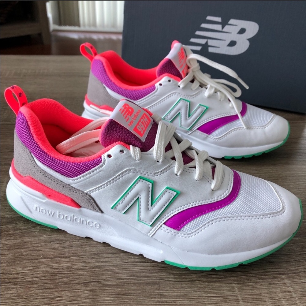 New Balance women's colorblock sneaker